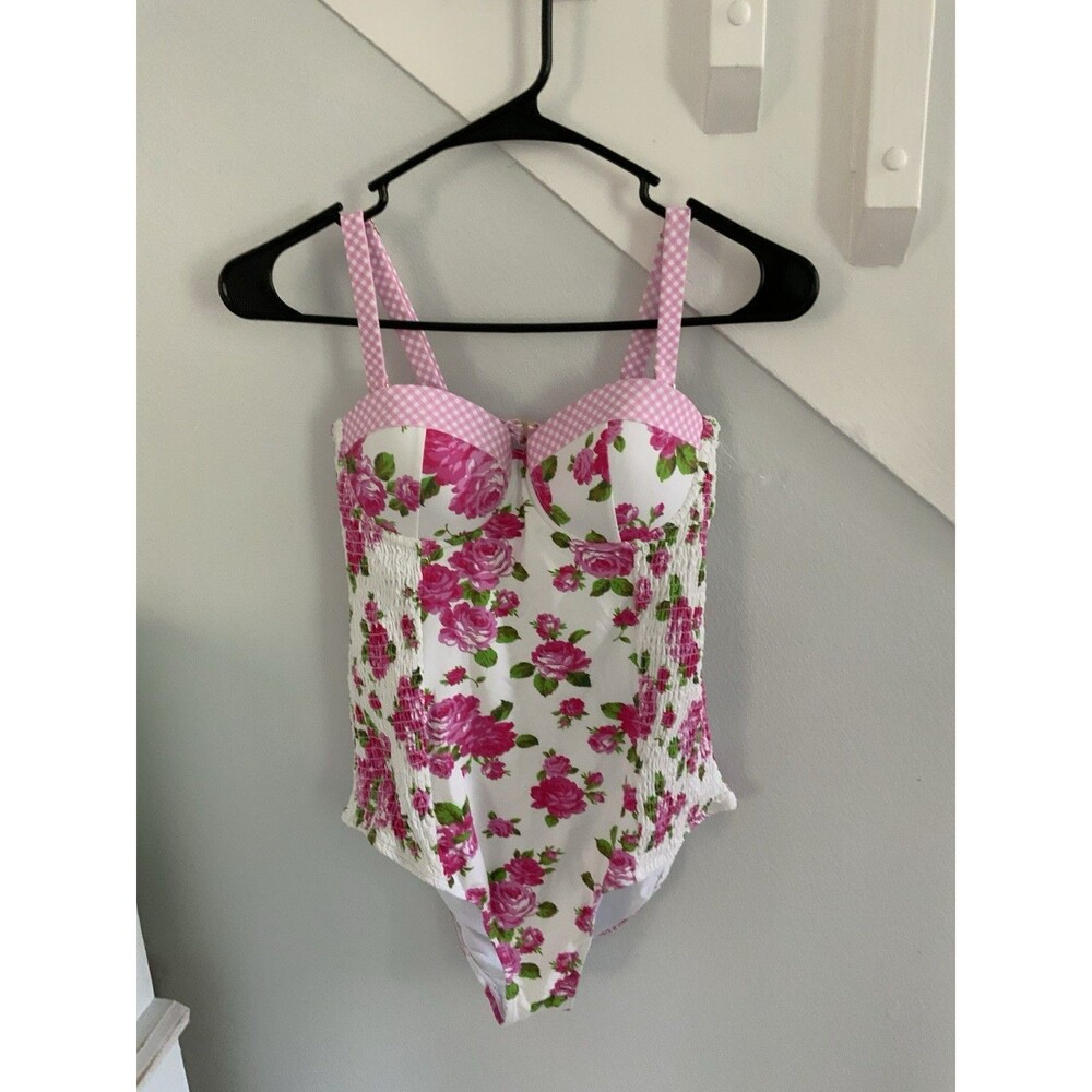 NWT BETSEY JOHNSON LOVE ALWAYSFLORAL PINK ROSES ONE PIECE SWIMSUIT MEDIUM
